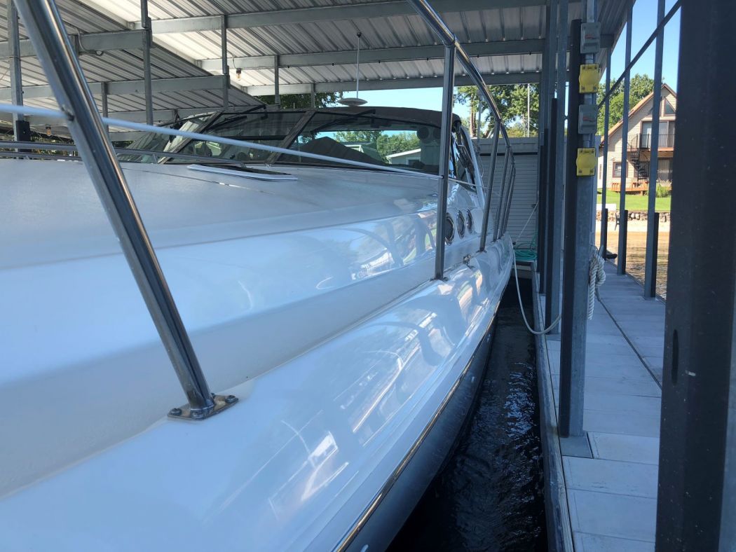 1997 SeaRay 400 EC Received A Surpass 5 Year SiO2 Ceramic Coating