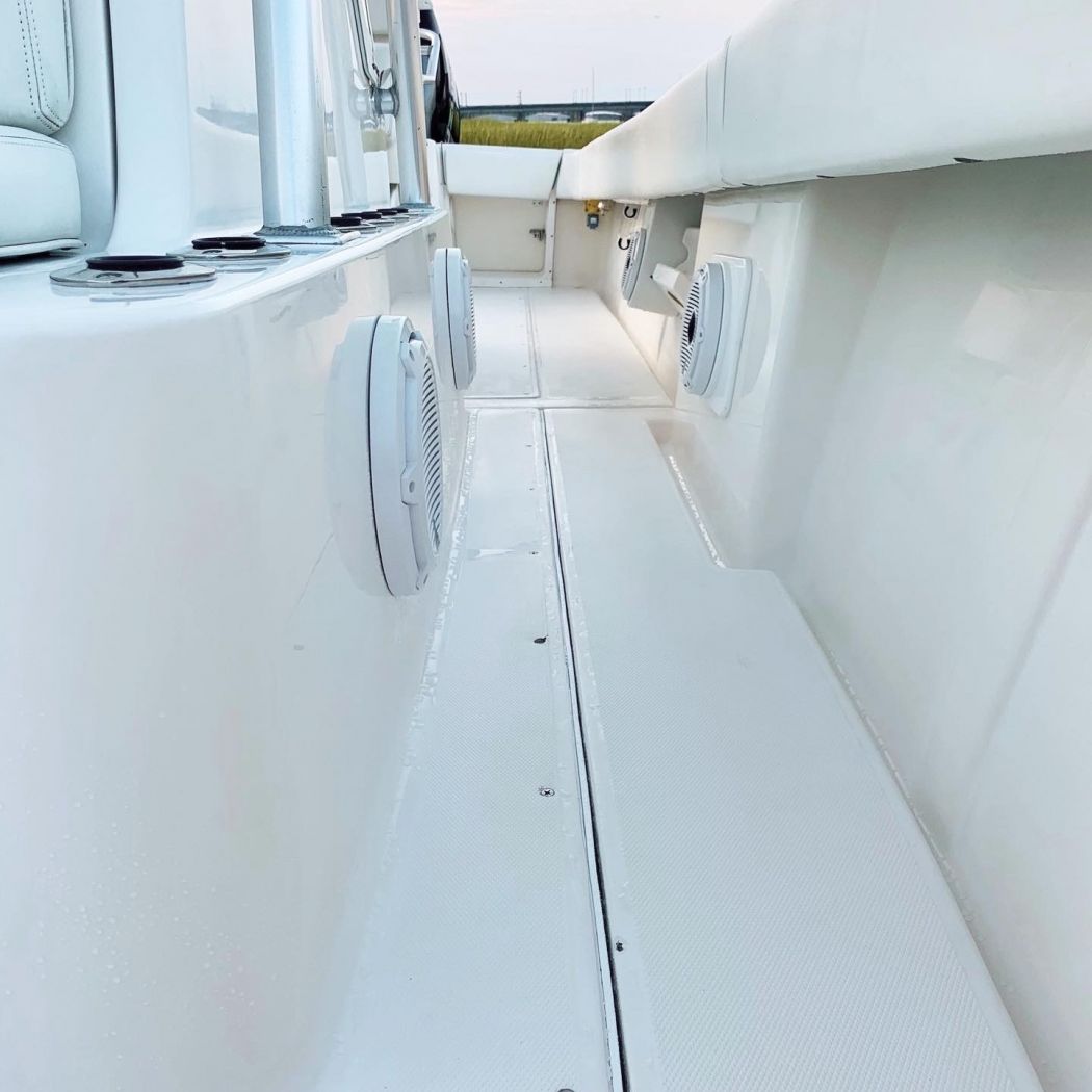 Boat Detailing 35' SeaVee Center Console