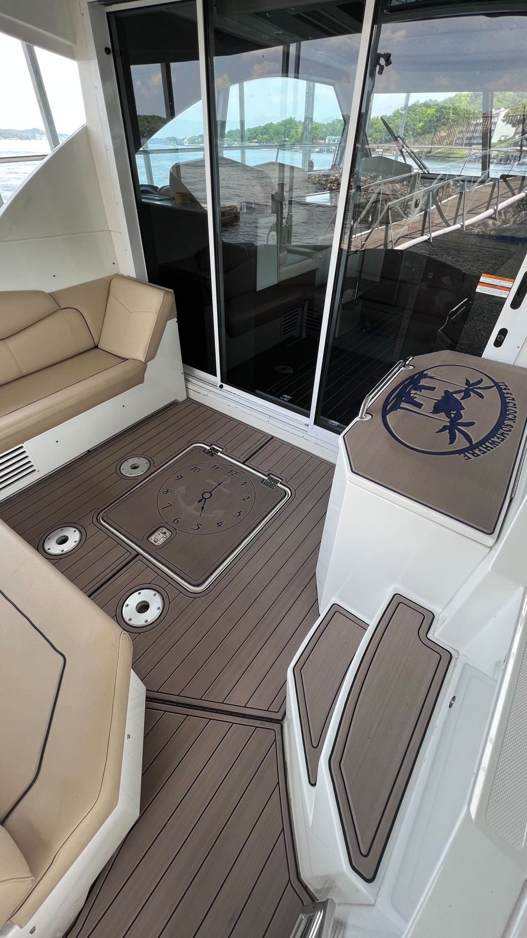 2013 Cruiser Yachts Cantius 41 Marine Flooring