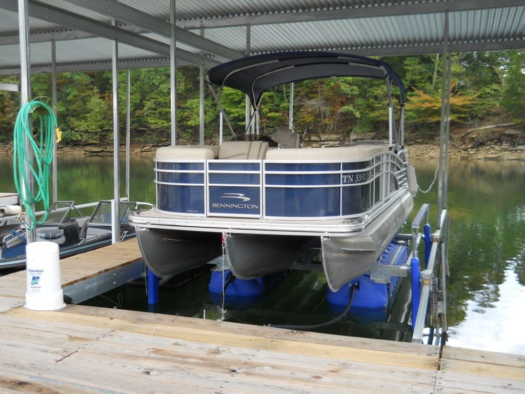 Tritoon Boat Lift