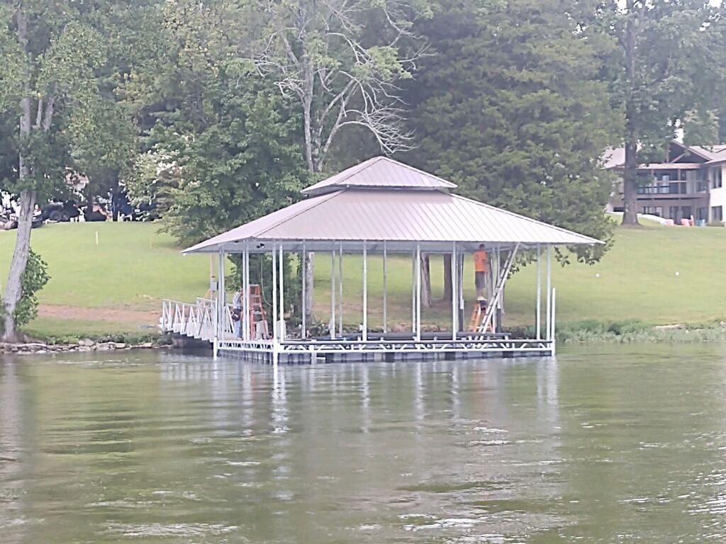 Floating U-shaped Dock