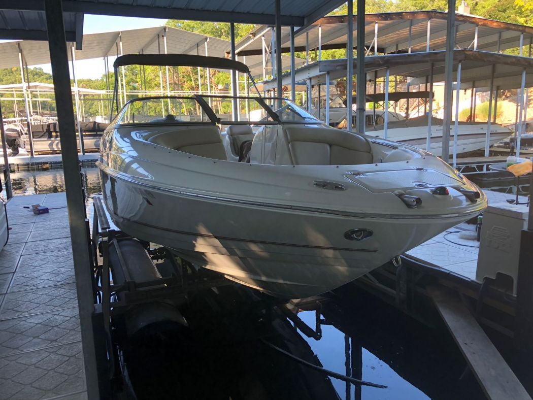 2002 2400 Rinker BR Received A Surpass 5 Year SiO2 Ceramic Coating