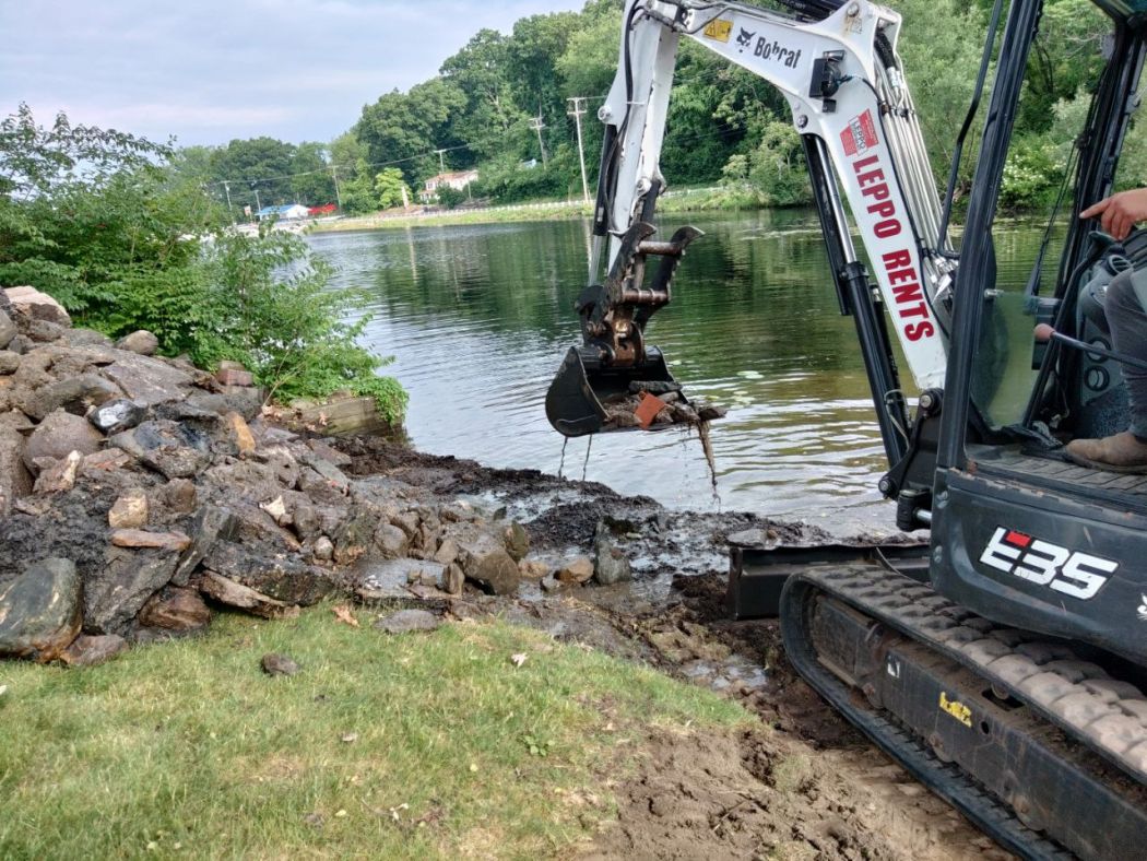 Portage Lakes OH Vinyl Seawall and Dock Project